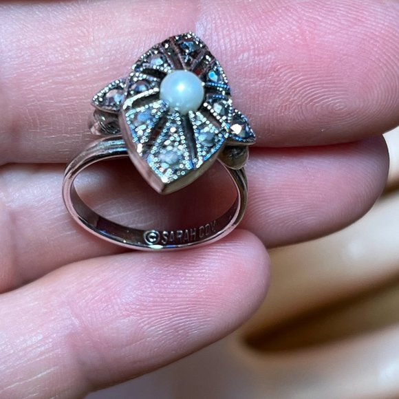 Sarah Coventry Silver Tone Rhinestone Pearl Size 7.5 Adjustable Cocktail Ring - Picture 3 of 7
